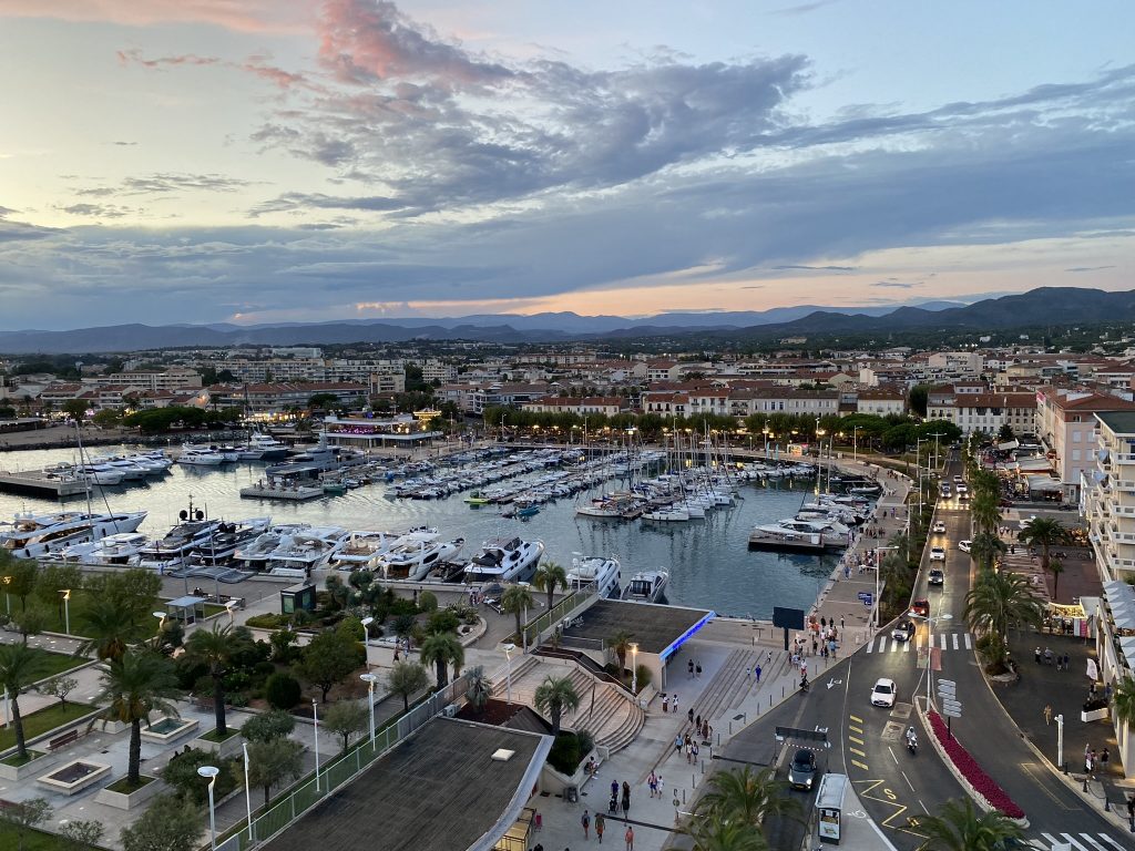 Instant Bom à 300 mètres du vieux port de saint raphael