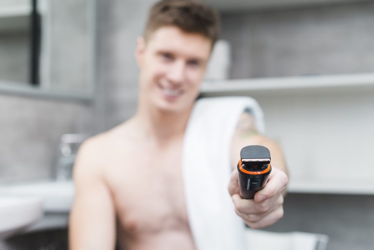 Homme souhaitant faire epilation durable en intégral